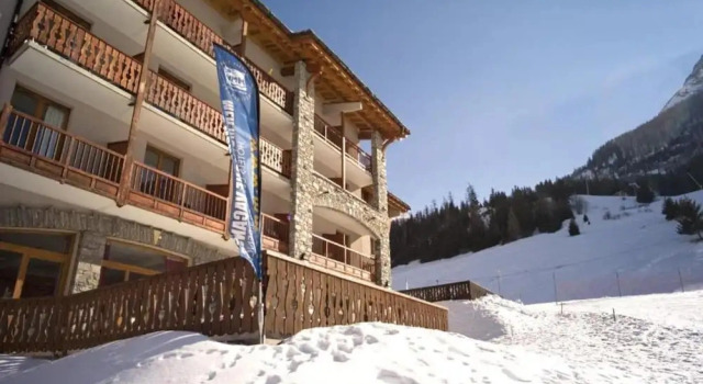 Premium Family Hub for Five Guests