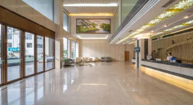 Four Seasons Hotel (Nanning Zoo Qingchuan Subway Station)