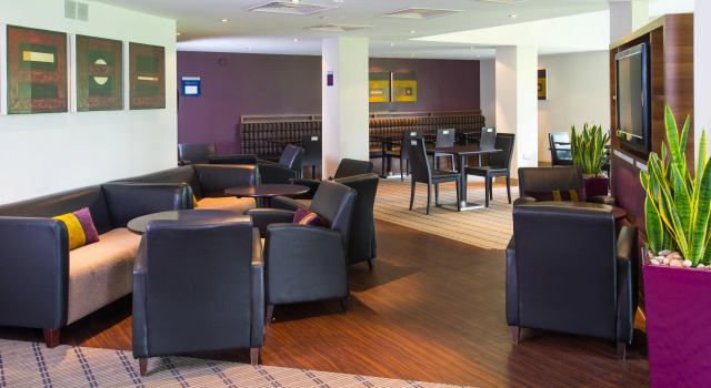 Holiday Inn Express Stirling by IHG, Забронировать Отель Отели Центральной Шотландии с парковкой, Парковка
