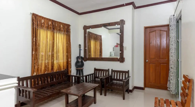 Rachel's Bed and Breakfast, Book Hotel Hoteller i Silang med parkering, Parkering