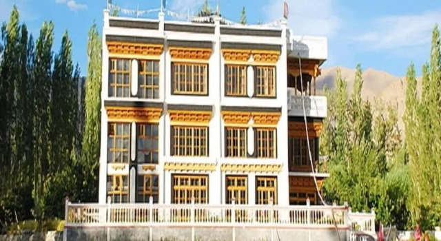Hotel Khasdan