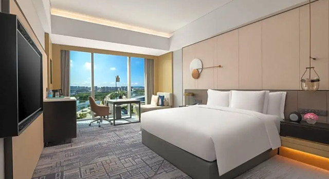 Двухместный номер Standard с видом на озеро Crowne Plaza Jiangmen Binjiang by IHG