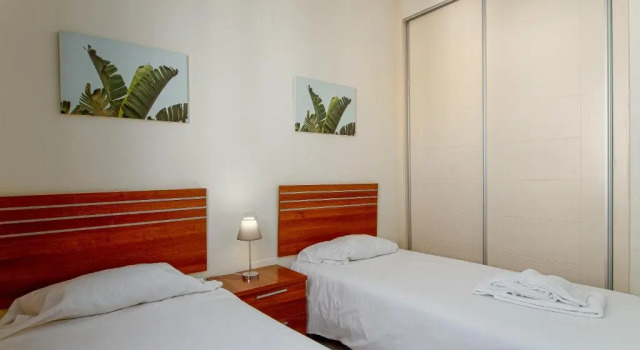 2060-Newly furnished 2 bedrooms apt with golf