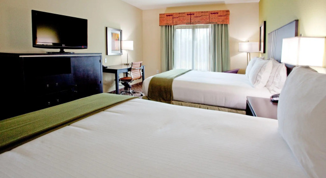 Четырёхместный номер Standard Holiday Inn Express Hotel & Suites Clemson - University Area by IHG