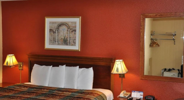 Holiday Inn Express & Suites Bloomington W Mall