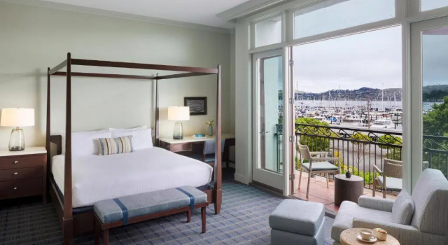 Номер Standard с видом на гавань Casa Madrona Hotel and Spa