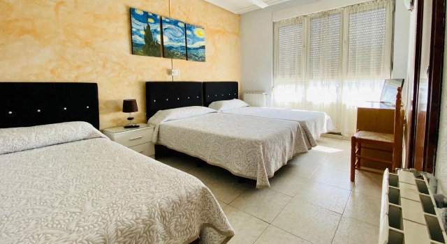 Трёхместный номер Standard Hostal Sol Naciente
