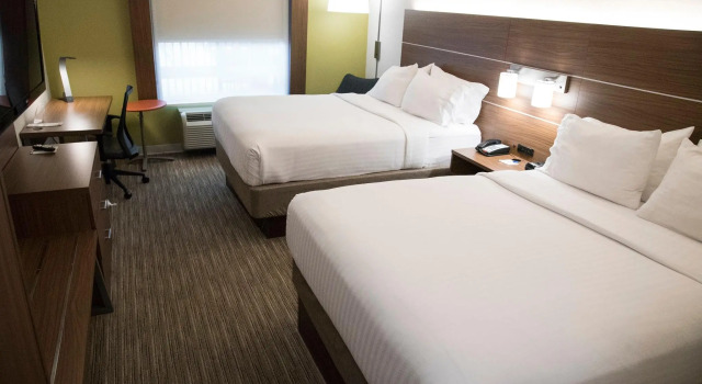 Четырёхместный люкс Holiday Inn Express & Suites Alexandria by IHG