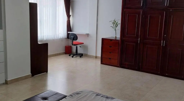Hermoso y amplio apartamento, Embajada Americana, Prenota Hotel Quito Sierra, vicino a Bicentenario Park