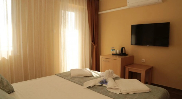 Hotel Room with Shared Pool near Beach in Kusadasi, Забронировать Отель Анталья провинция Анталья