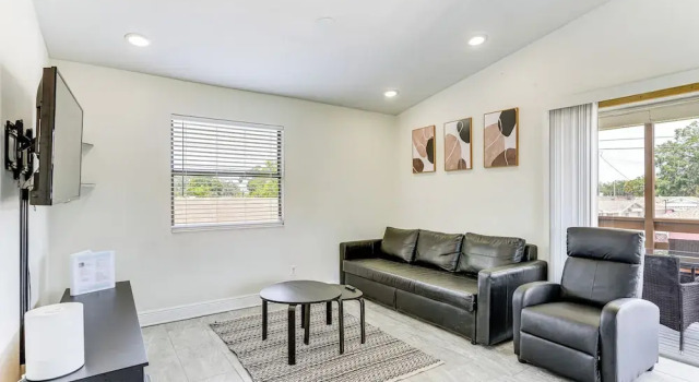 Near Airport & Sports Venues: Tampa Sanctuary!, Rezerwuj Hotel Hotele w Tampa z parkingiem, Parking