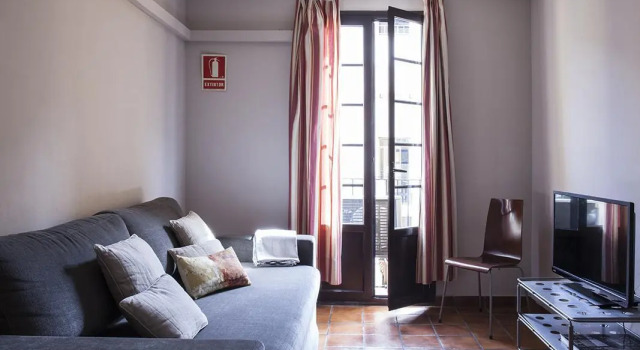 Апартаменты AinB Las Ramblas-Guardia Apartments