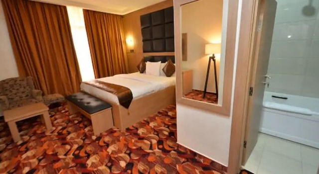 Одноместный люкс Royal с балконом Treasures Suites & Conferences