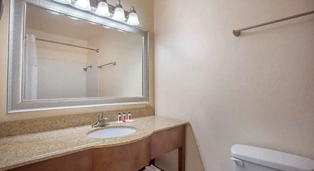 Номер Standard с видом на бассейн Travelodge by Wyndham Hawthorne