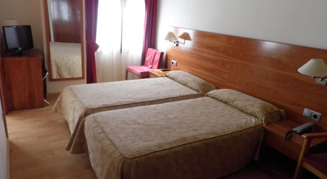 Hotel Arturo, Prenota Hotel La Torre de Cabdella Lleida Pyrenees