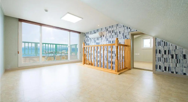 Geojae Beach White Pension