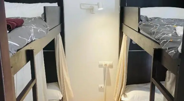 Кровать в общем номере (женский номер) Málaka Room