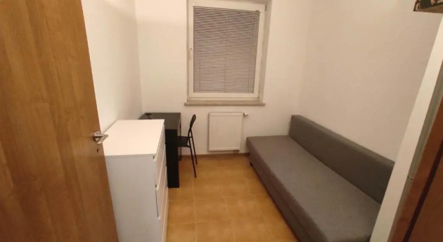 Nice room with 2 shared bathrooms ,WC , 2km to old town -100m from Metro Szwedzka, Réserver Camping Camping et glamping à Mazovie, Camping