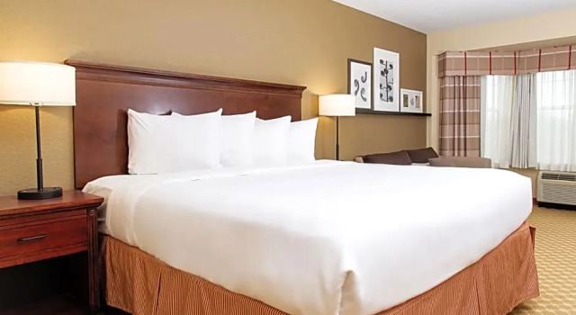 Студия Country Inn & Suites by Radisson, Milwaukee West Brookfield , WI