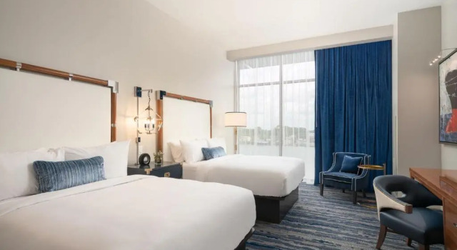 Четырёхместный номер Standard с видом на реку JW Marriott Savannah Plant Riverside District
