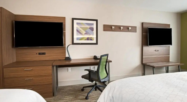 Люкс Holiday Inn Express & Suites Racine by IHG