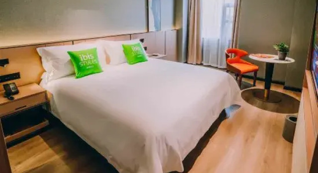 Люкс Ibis Styles Hotel (Dongguan Chang'an Light Rail Station)