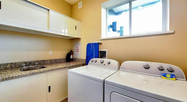 Коттедж Beautiful Townhome Overlooking The Lake And The Pool