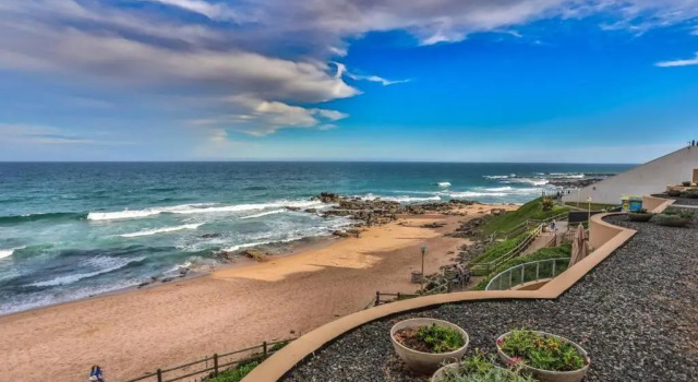 102 Bermuda-Comfortable ground floor on main beach