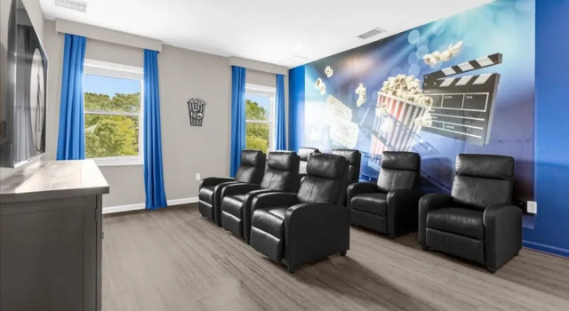 6 Bedrooms / 5 Bathrooms / Solterra (5220 OA), Davenport, US
