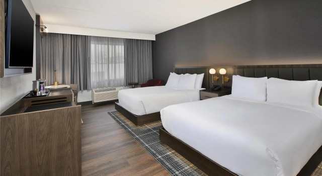 Четырёхместный номер Standard DoubleTree by Hilton Hotel Detroit Novi