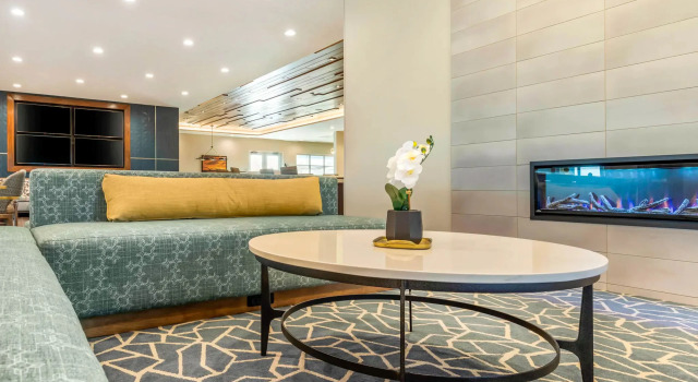 Cambria Hotel Davenport Quad Cities