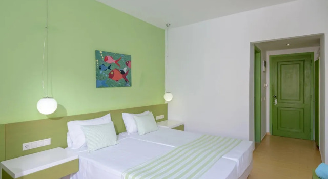 Двухместный номер Standard с балконом и с видом на окрестности Zeus Hotels Palm Beach