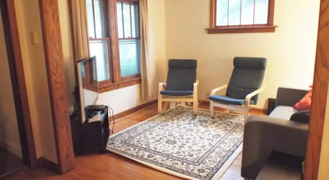 Коттедж Comfortable 3 BR Craftsman Bungalow in Milwaukee's Bay View Neighborhood