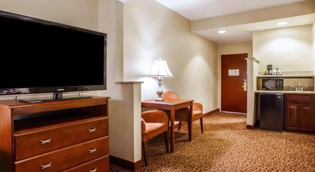 Номер Standard Comfort Suites East Brunswick - South River