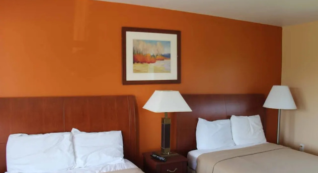 Четырёхместный номер Standard Huron Coast Inn