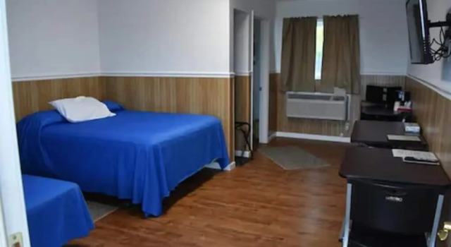 Четырёхместный номер Standard с видом на озеро Gorgeous View Motel