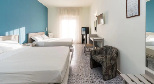 Четырёхместный номер Classic Saracen Sands Hotel & Congress Centre - Palermo