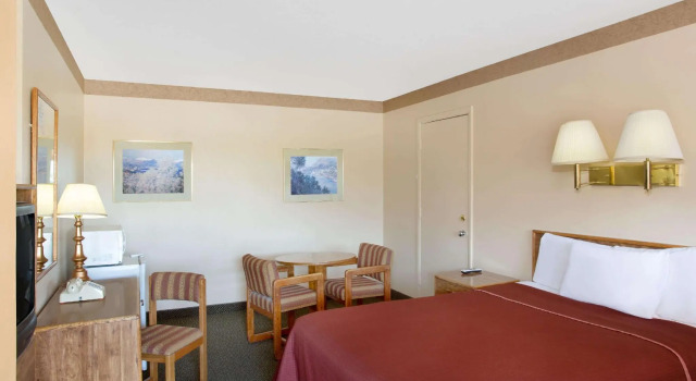 Двухместный номер Standard Howard Johnson by Wyndham Brigham City