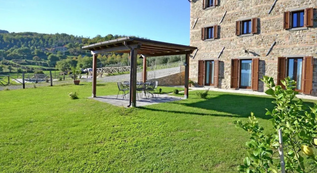 Коттедж Villa with Private Pool near Cortona in Calm Countryside & Hilly Landscape
