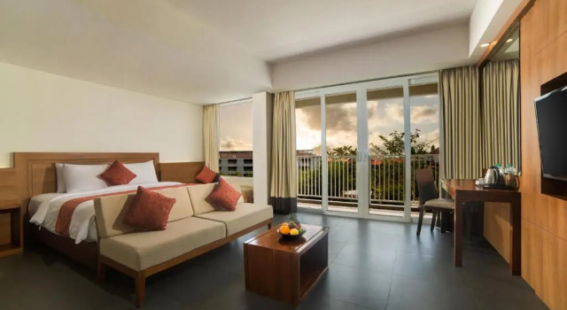 Полулюкс с балконом и с видом на бассейн Paragon Hotel Seminyak