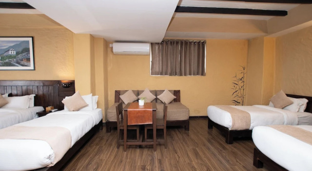 Семейный номер Standard с балконом Pokhara Boutique Hotel