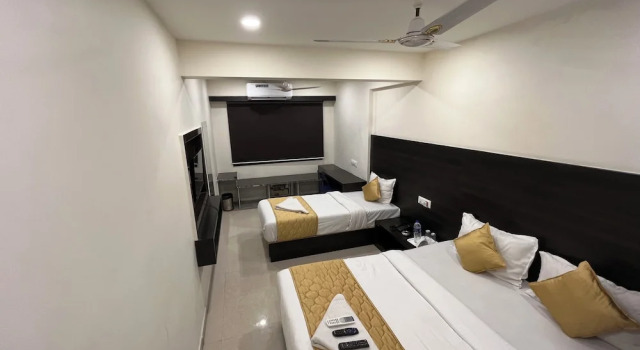 Hotel Wind Flower Regency - Near Kokilaben Hospital