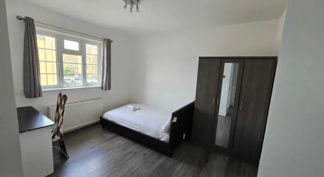 Limehouse Townhomes Modern 4 Bedroom 3-bathroom Townhome With a Private Garden, Забронировать Дом для отпуска Коттеджи Лондона, рядом с Майл-Энд-Парк, Коттедж