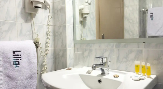 Трёхместный номер Standard с балконом Lilia Hotel