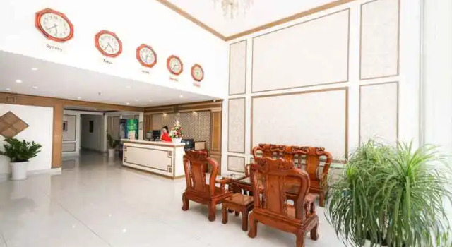 Minh Hoang Hotel, Забронировать Отель Танбинь Хошимин, рядом с Международный выставочный и конференц-центр Хошимина HIECC
