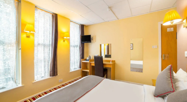 Cardiff Sandringham Hotel, Забронировать Отель Кардифф Гламорган, рядом с Gorsedd Stones