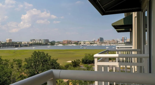 Студия с балконом SpringHill Suites Charleston Riverview