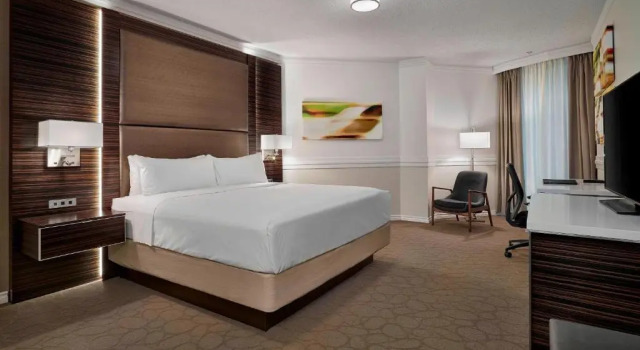 Номер Standard Delta Hotels by Marriott Edmonton Centre Suites