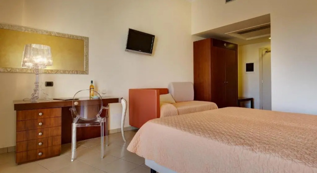 Трёхместный номер Standard Grand Hotel Sofia
