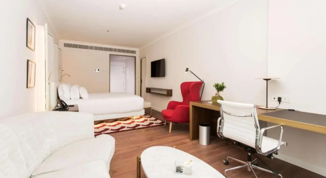 Двухместный номер VIP Level Premium с красивым видом из окна NH Collection Madrid Eurobuilding
